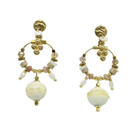 Boucles d'oreilles créoles pampilles nacre et murano ivoire beige