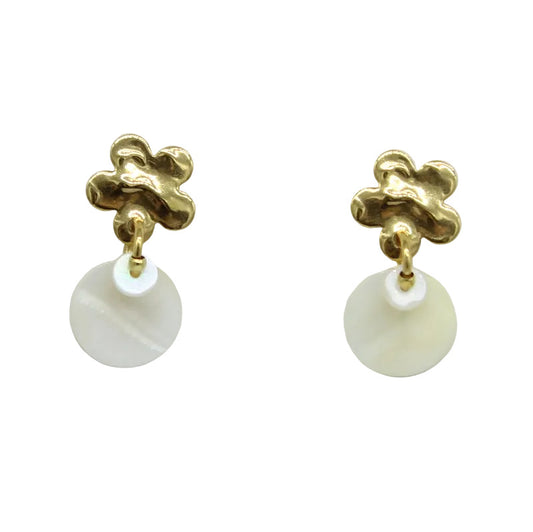 Boucles d'oreilles fermoir fleur doré et nacre