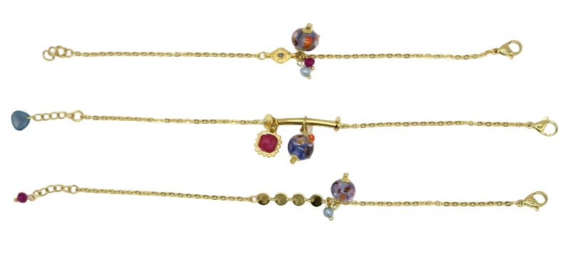 Ensembles de bracelets en acier doré associant une chaîne classique et des charm avec perle en verre de Murano bleue