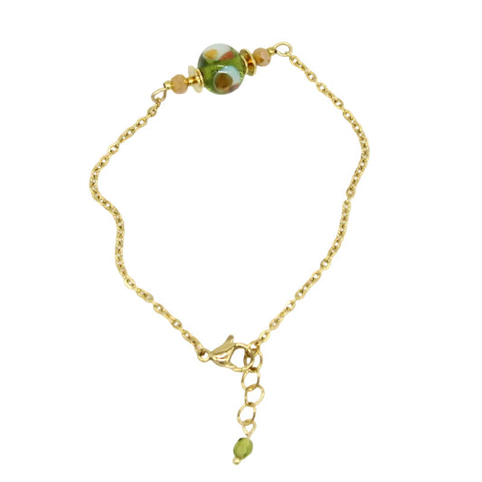bracelet Salvia en chaîne d'acier doré avec perle centrale en verre de Murano olive et détails dorés.