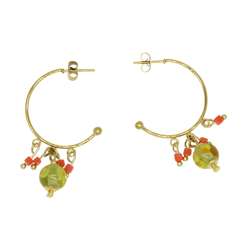 Créoles en acier doré avec perles murano vert anis